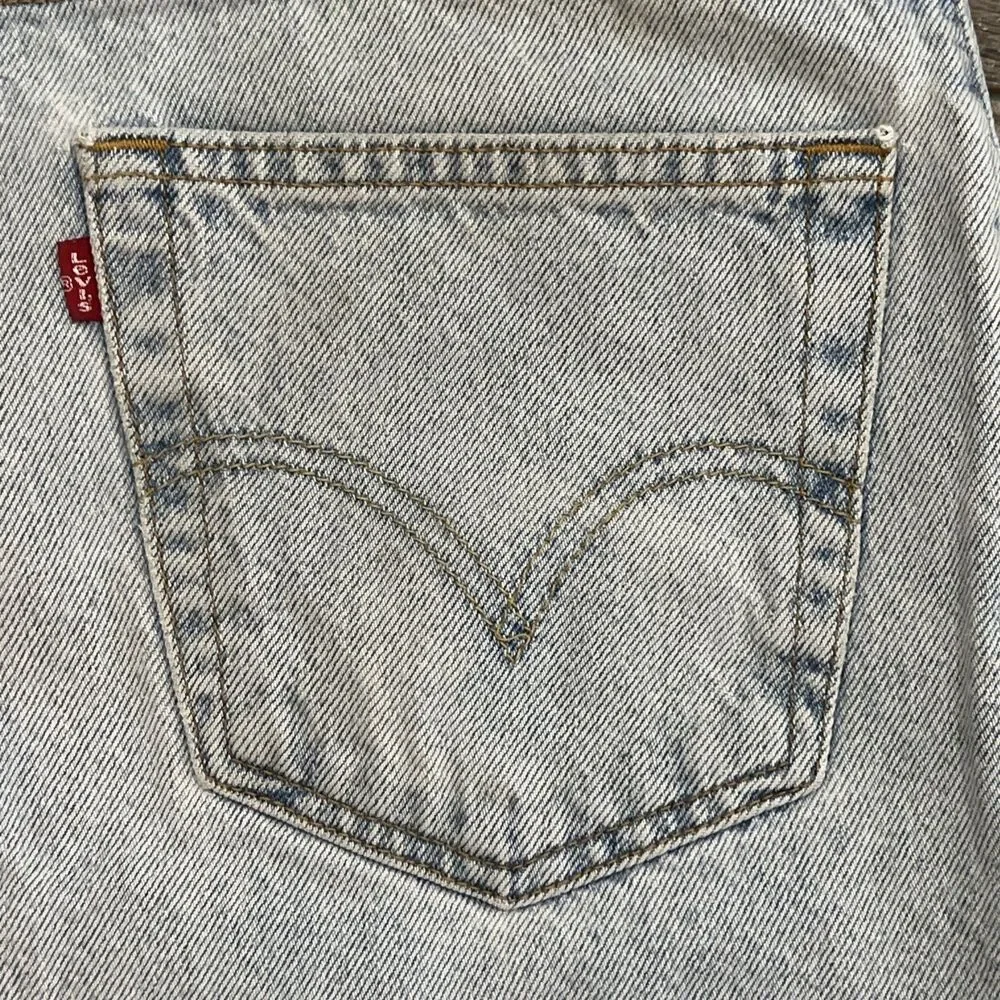 Vintage Y2K 2004 Levi’s 550 Relaxed Fit  Light Wash Blue Jean Shorts Jorts - 36